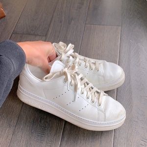 Leather all off white ish Stan smiths size 7.5